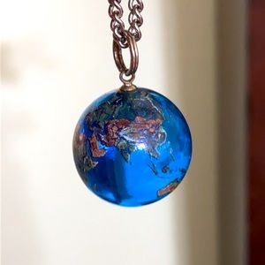 🖤Blue💕GLOBE 🌎 Glass necklace